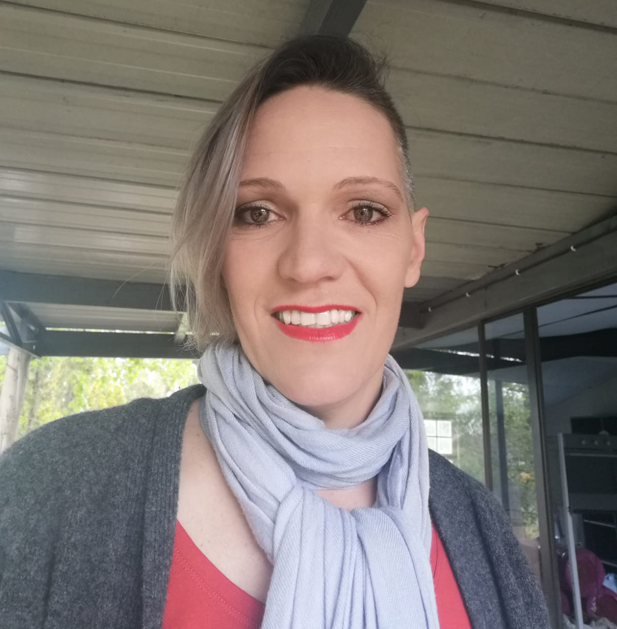 (Home page meet the hosts Eljo)